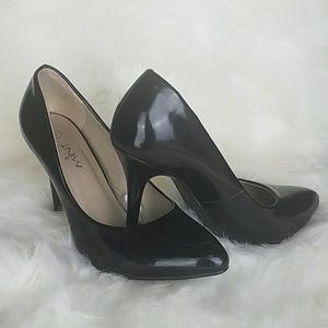 Wardrobe Must Have: Pointy Toe Black Heel